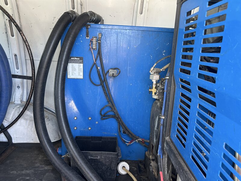 Used 2014 Chevrolet Express 2500 RWD image 15