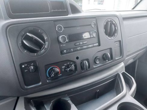 Used 2014 Ford E-150 and Econoline 150 Wagon image 12