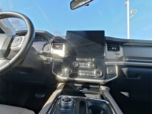 Used 2024 Ford Expedition Max XLT image 26