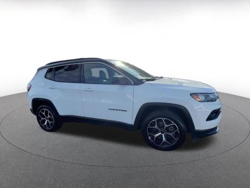 Used 2025 Jeep Compass Limited image 2
