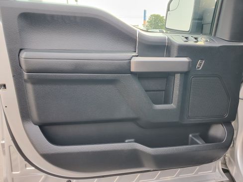 Used 2019 Ford F150 XLT w/ Equipment Group 302A Luxury AWD/4WD image 8