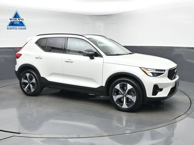 Used 2023 Volvo XC40 B5 Plus w/ Protection Package Premier AWD/4WD image 1