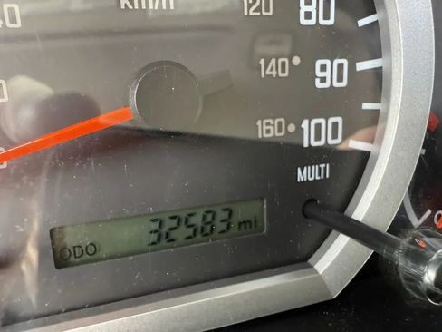 Used 2023 Isuzu NPR image 22