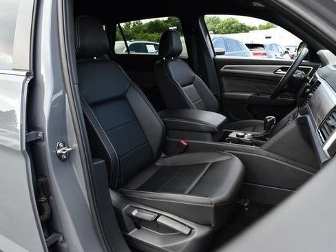Certified 2023 Volkswagen Atlas Cross Sport SE w/ Black Wheel Package AWD/4WD image 20