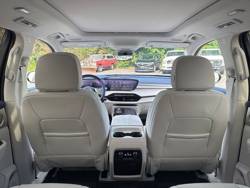 New 2026 Buick Enclave Avenir w/ Super Cruise Package AWD/4WD image 16