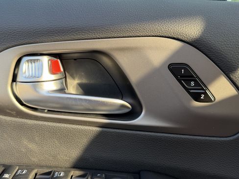 New 2027 Chrysler Pacifica Select AWD/4WD image 13