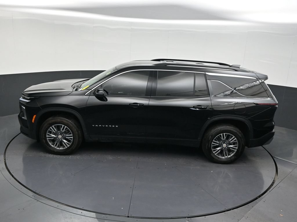 Used 2026 Chevrolet Traverse LT FWD image 17
