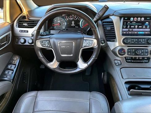 Used 2018 GMC Yukon Denali image 5
