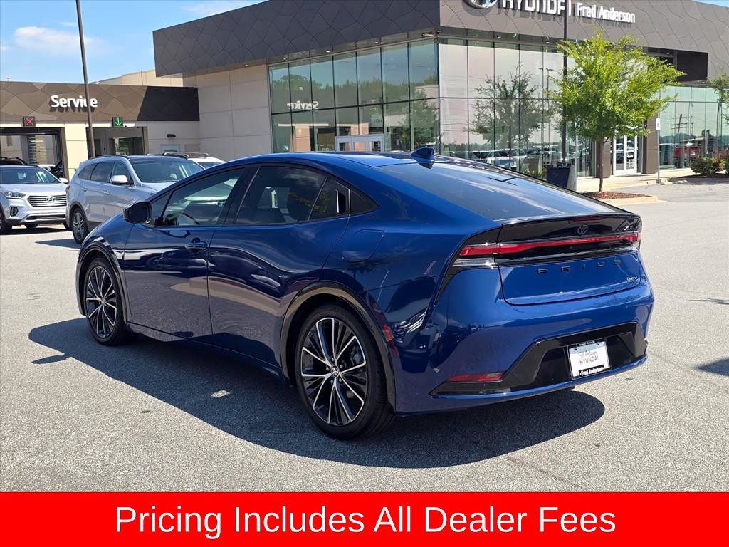 Used 2024 Toyota Prius XLE FWD image 5