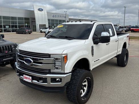 Used 2019 Ford F250 Lariat w/ Lariat Ultimate Package image 4