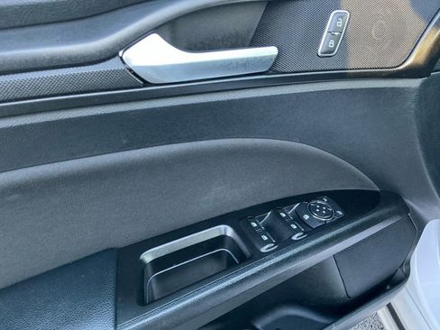 Used 2018 Ford Fusion SE w/ Equipment Group 201A image 16