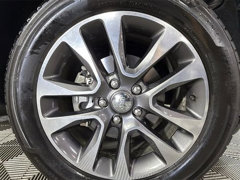 Used 2017 Jeep Grand Cherokee Overland image 34