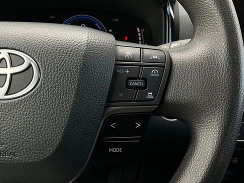 Used 2025 Toyota Camry LE image 33