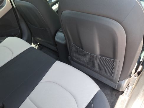 Used 2018 Hyundai Elantra GT FWD image 11