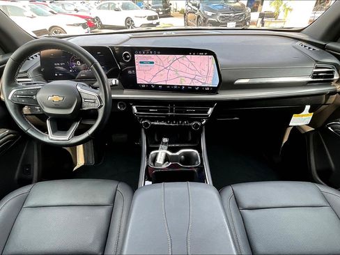 Used 2025 Chevrolet Traverse LT w/ Sun and Wheel Package FWD image 15