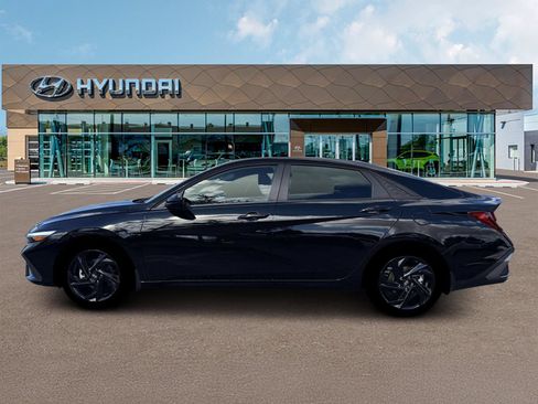 Used 2026 Hyundai Elantra Sport FWD image 3