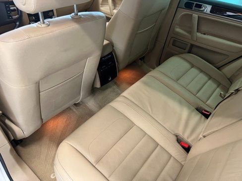 Used 2009 Volkswagen Touareg VR6 image 32