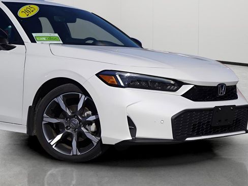 Used 2025 Honda Civic Sport image 3