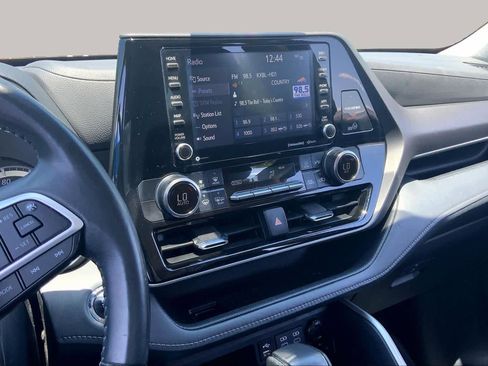 Used 2022 Toyota Highlander LE FWD image 7