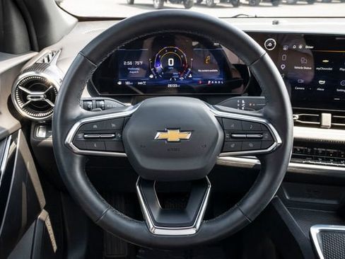 Used 2025 Chevrolet Equinox LT AWD/4WD image 18