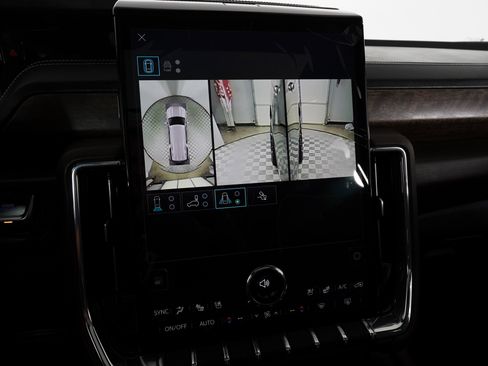 Used 2025 GMC Yukon XL Denali Ultimate image 29