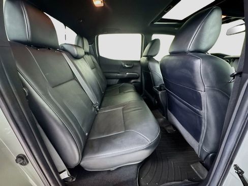 Used 2022 Toyota Tacoma TRD Off-Road w/ TRD Premium Off Road Package image 28