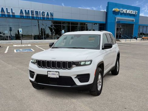 Used 2024 Jeep Grand Cherokee Laredo AWD/4WD image 1