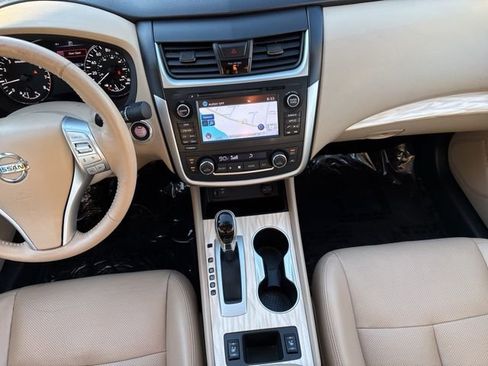 Used 2016 Nissan Altima 2.5 SL w/ 2.5 Technology Package image 18