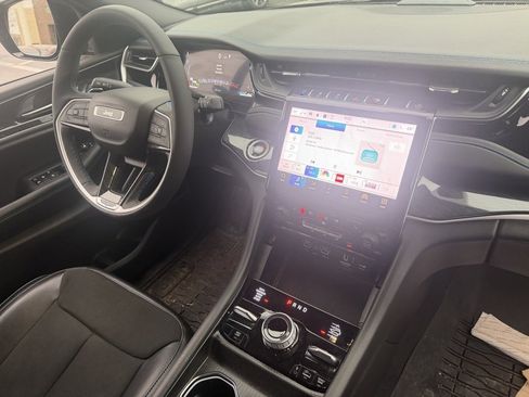 Used 2024 Jeep Grand Cherokee Trailhawk w/ Luxury Tech Group III image 9