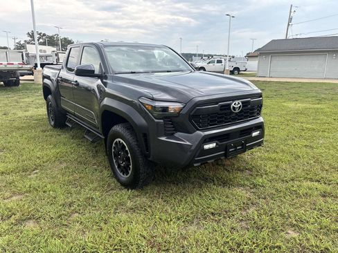 Used 2024 Toyota Tacoma TRD Off-Road AWD/4WD image 3