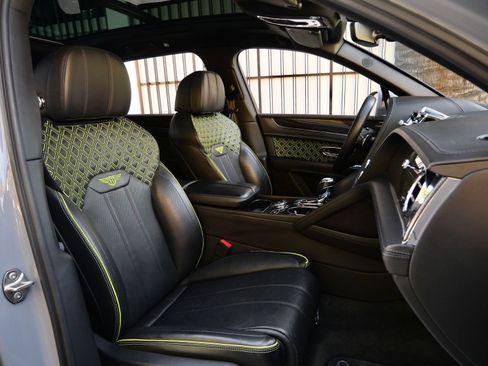 Used 2023 Bentley Bentayga AWD/4WD image 21