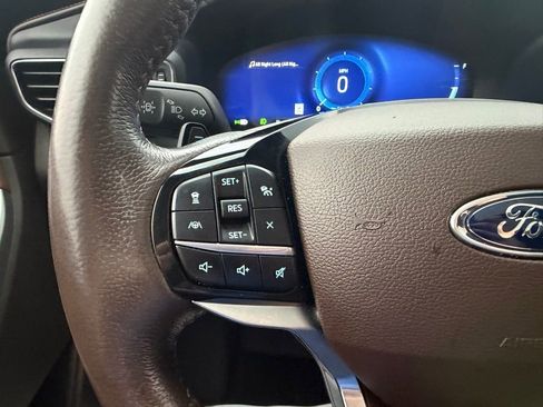 Used 2021 Ford Explorer King Ranch w/ Premium Technology Package image 28