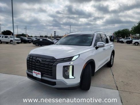 Used 2023 Hyundai Palisade SEL FWD image 3