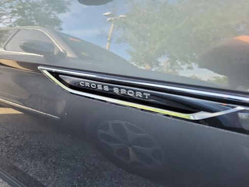 Used 2021 Volkswagen Atlas Cross Sport SE w/ Panoramic Sunroof Package image 9