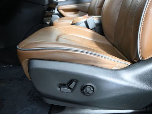 Used 2017 Chrysler Pacifica Limited FWD image 24