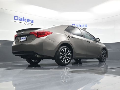 Used 2018 Toyota Corolla SE image 40
