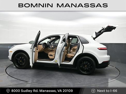 Used 2021 Porsche Cayenne image 40