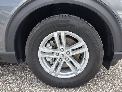 Certified 2024 Ford Explorer XLT RWD image 11