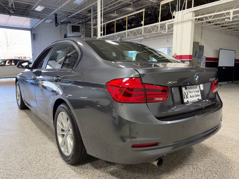 Used 2017 BMW 320i xDrive Sedan image 3