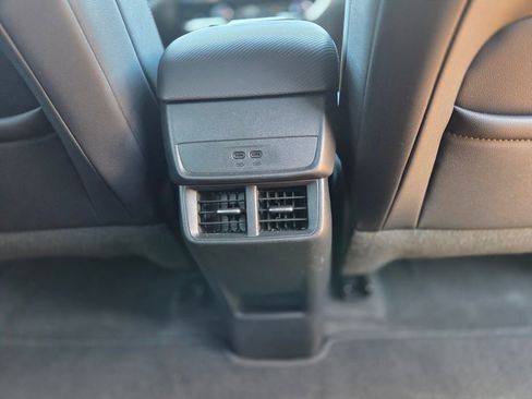Used 2026 Chevrolet Equinox LT w/ Convenience Package II FWD image 12