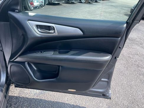 Used 2019 Nissan Pathfinder SL AWD/4WD image 32