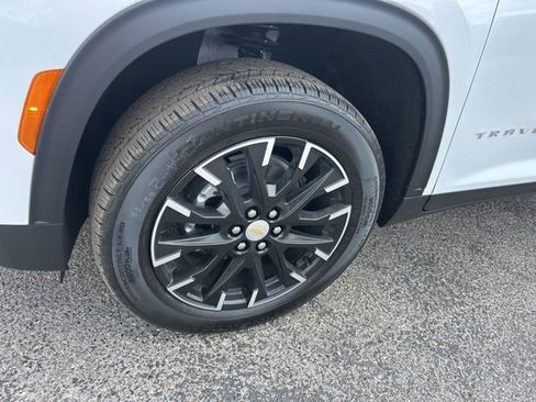 New 2026 Chevrolet Traverse LT w/ Sun and Wheel Package FWD image 10
