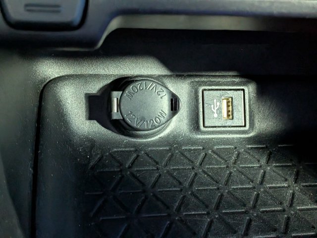 Used 2024 Toyota RAV4 XLE FWD image 23