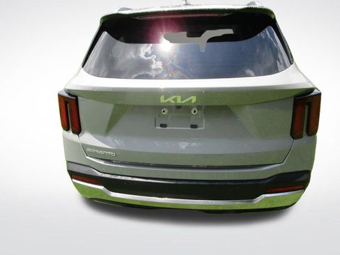 Used 2025 Kia Sorento S w/ Panoramic Sunroof Package FWD image 11