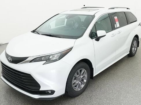 New 2026 Toyota Sienna XLE FWD image 1