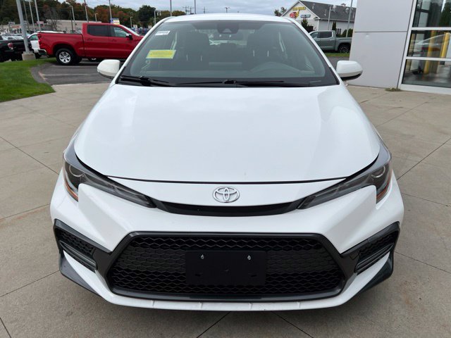 Used 2022 Toyota Corolla SE FWD image 2