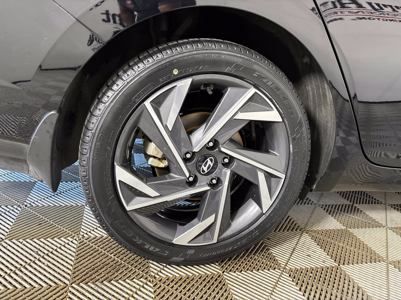 Used 2025 Hyundai Elantra Sport FWD image 32