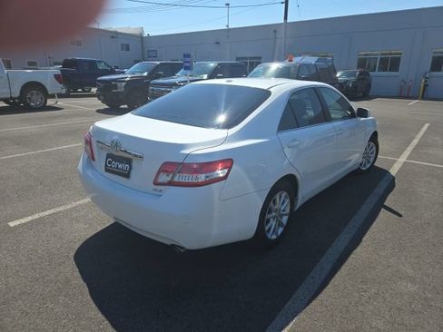 Used 2011 Toyota Camry XLE w/ SE/XLE Extra-Value Pkg FWD image 8