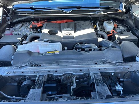 Used 2025 Toyota Sequoia SR5 AWD/4WD image 25