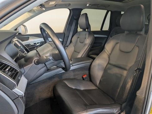 Used 2022 Volvo XC90 T5 Momentum image 13